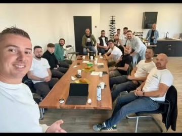 Petite réunion technique avec nos équipes 👷♂️👷♀️Motivation au rendez-vous pour une rentrée pleine de projets !