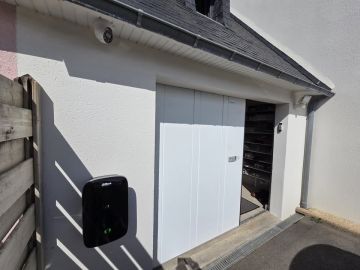 🔌 Voici la toute nouvelle borne de recharge Dahua Technology, équipée d’une caméra intelligente intégrée pour une sécurité renforcée.
Une solution innovante...